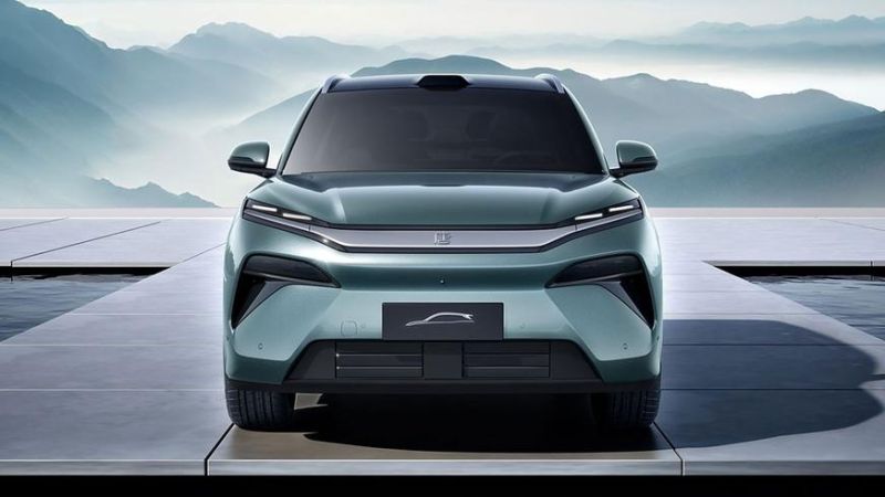 BYD показал 1102-сильные седан и кроссовер