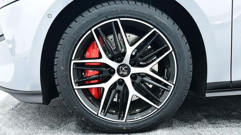 BYD показал 1102-сильные седан и кроссовер