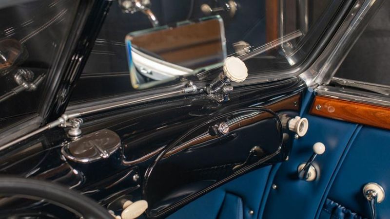 Довоенный BMW 327 выставили на торги в США
