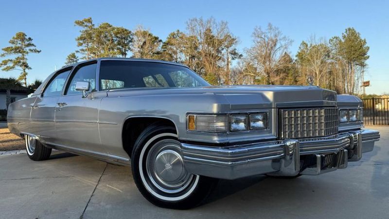 Раритетный Cadillac Fleetwood 1976 года выставлен на торги