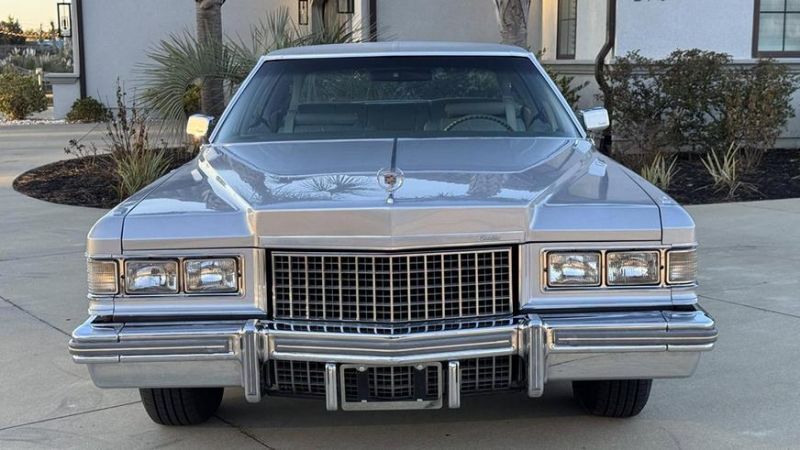 Раритетный Cadillac Fleetwood 1976 года выставлен на торги