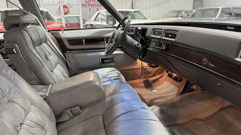 Раритетный Cadillac Fleetwood 1976 года выставлен на торги