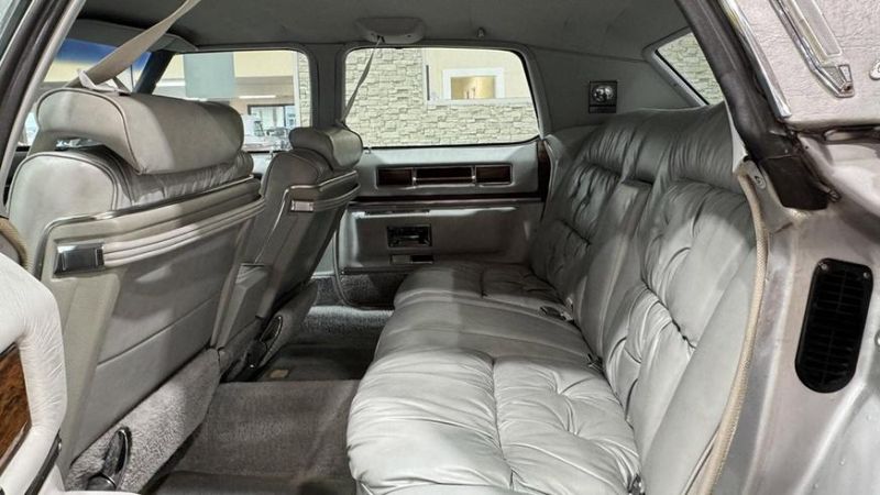 Раритетный Cadillac Fleetwood 1976 года выставлен на торги