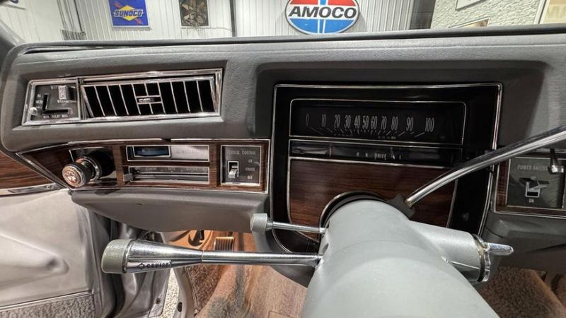 Раритетный Cadillac Fleetwood 1976 года выставлен на торги