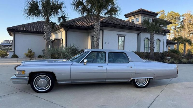 Раритетный Cadillac Fleetwood 1976 года выставлен на торги