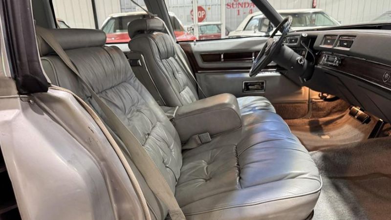 Раритетный Cadillac Fleetwood 1976 года выставлен на торги