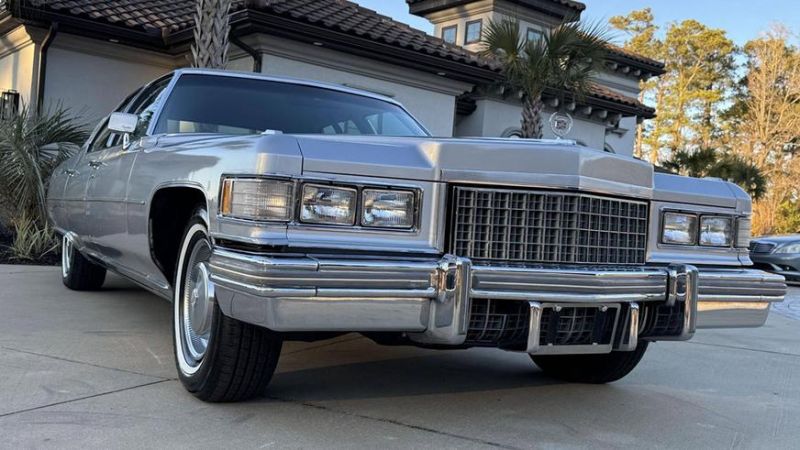 Раритетный Cadillac Fleetwood 1976 года выставлен на торги