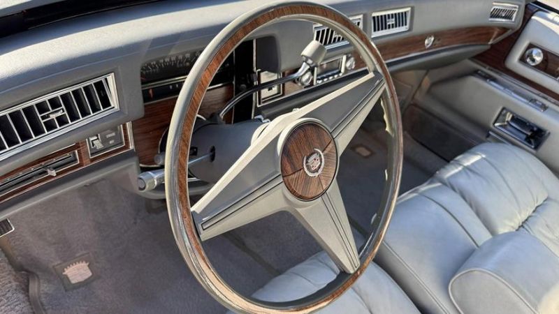 Раритетный Cadillac Fleetwood 1976 года выставлен на торги