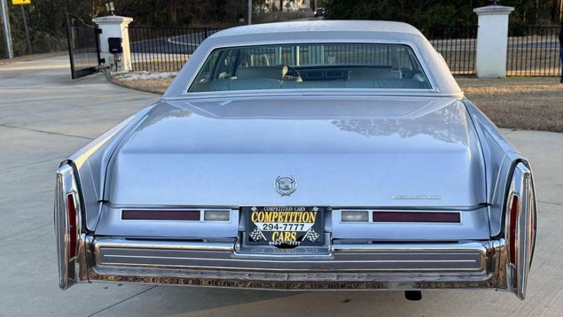 Раритетный Cadillac Fleetwood 1976 года выставлен на торги