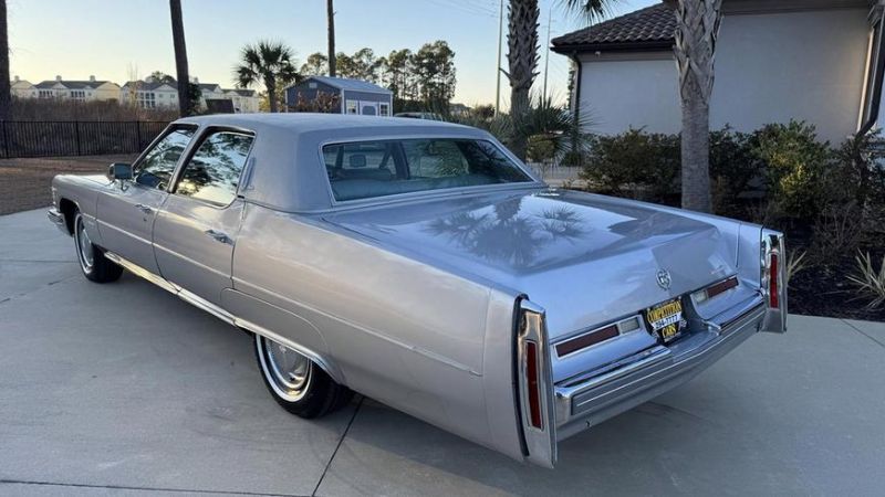 Раритетный Cadillac Fleetwood 1976 года выставлен на торги