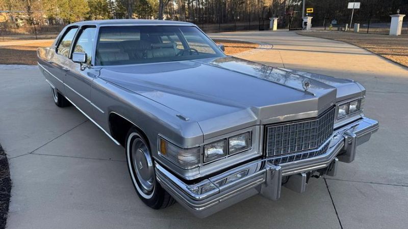 Раритетный Cadillac Fleetwood 1976 года выставлен на торги
